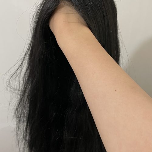 کلاه گیس فرق وسط دارد قابل حرارت و شست و شو