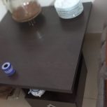 یه دسته مبلمان 7نفره با جلو مبلی و دوتا میز عسلی