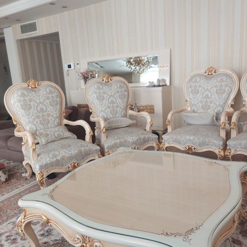 سرویس کامل مبلمان. میز تی وی. کنسول. میز ناهار خوری. جلو مبلی. مبلمان در حد نو به فروش میرسد