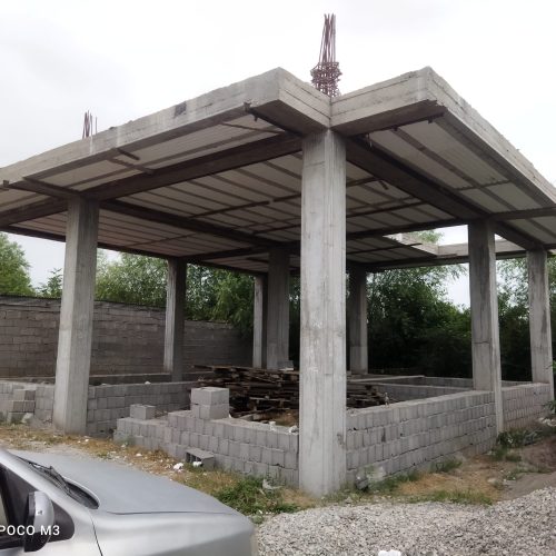 زمین 300متری به همراه بنا نیمه کاره