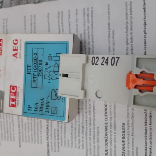 فیوز مینیاتوری و محافظ جان AEG