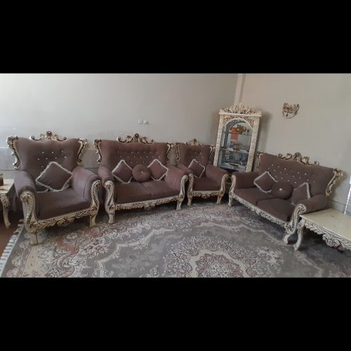 مبل 9 نفره وبوفه و 3 عدد میز و گل میز