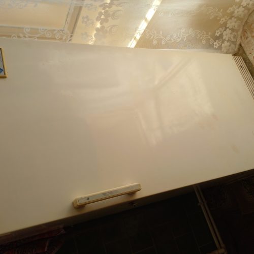 دو عدد یخچال و یک عدد فریزر  قدیمی