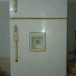 سفید یخچالی بزرگ فریزر از یخچال جداگانه است