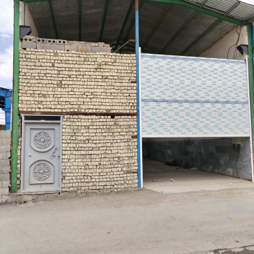 سوله 120متر دارای برق سه فاز آب شهر و گاز به دو کوچه راه داره تقریبا بر خط حساب میشه یه40متر داخل کوچس