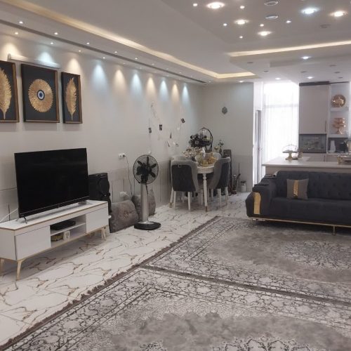 منزل نوساز شیک همراه با حیاط و پارکینگ