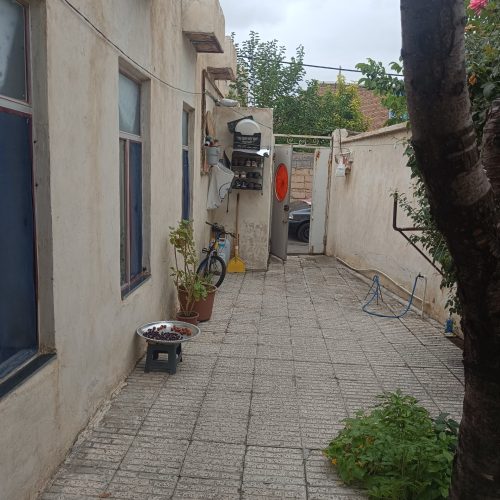 خانه مسکونی با زیر بنای 75.کلا 100 متر