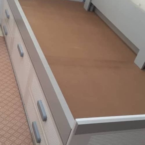 تخت نوجوانی