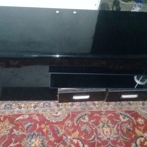 درحدنو میز تلوزیون شیشه ای