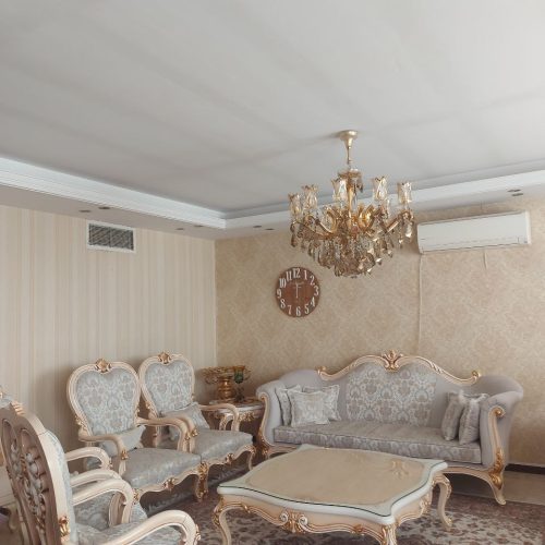 سرویس کامل مبلمان. میز تی وی. کنسول. میز ناهار خوری. جلو مبلی. مبلمان در حد نو به فروش میرسد