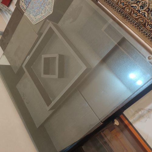 میز و چهارتا گل میز