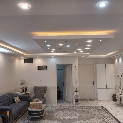 منزل نوساز شیک همراه با حیاط و پارکینگ