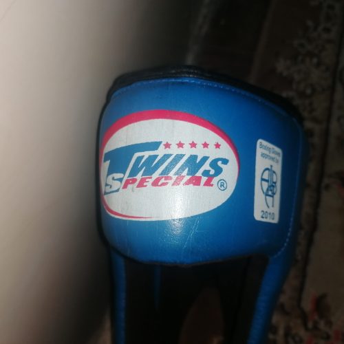 دستکش بوکس و کلاه بوکس