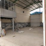 سوله 120متر دارای برق سه فاز آب شهر و گاز به دو کوچه راه داره تقریبا بر خط حساب میشه یه40متر داخل کوچس