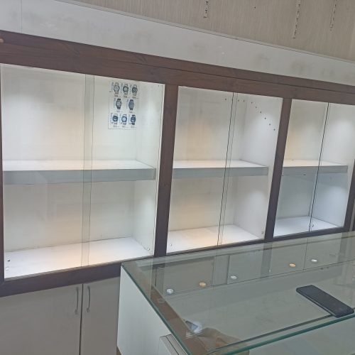 **فروش ویترین مغازه**