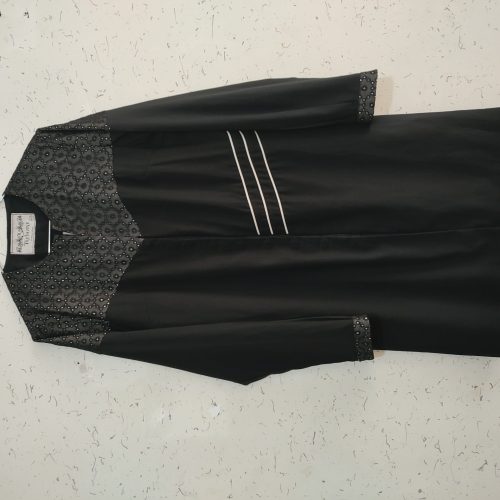 تعدادی مانتو بسیار ارزان بفروش میرسد