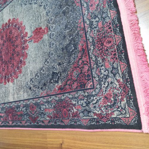 یک جفت فرش ابریشم کاملا نو پا نخورده