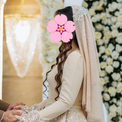 لباس مجلسی و عقد پوشیده و خاص