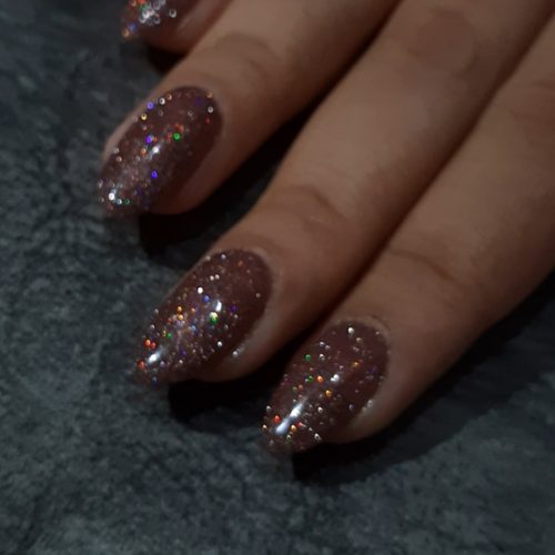 مژه و ناخن