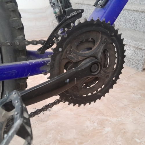 دوچرخه حتا گل های تایر سالم هست و یک سال 2سال کسی سوار نشوده است و چیز های مهم چرخ فابریک می باشد رنگ فابریک