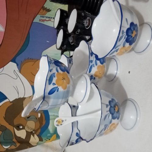 بستنی خوری گل پنبه ای 300تومان قهوه خوری 200تومان