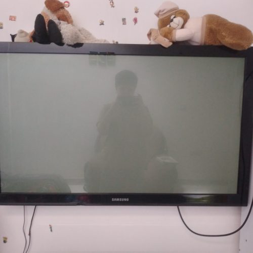 تلویزیون سامسونگ 42اینچ بدون هیچ خرابی باکنترل خود