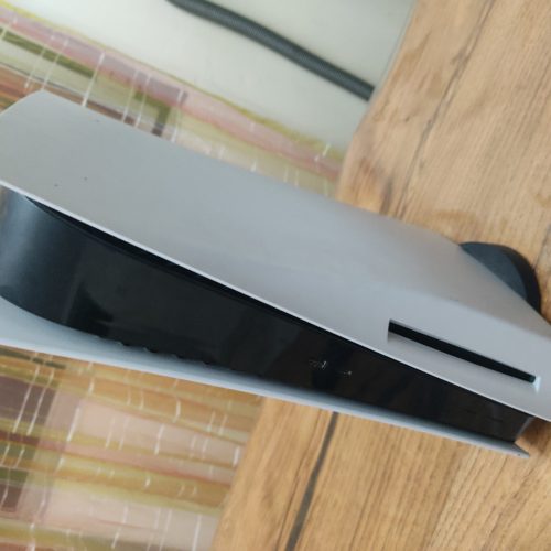 کنسول پلی استیشن فایو در حد نو دو دسته