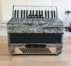 آکاردئون ۸۰ باس ولتمستر (Weltmeister Stella 80 Bass Piano Accordion)
