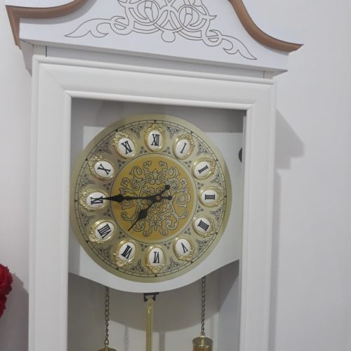 ساعت ایستاده سفید