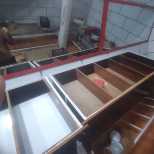 دکوراسیون قفسه بندی شده جهت تره باری و سوپر مارکت همراه با 2 عدد شیشه