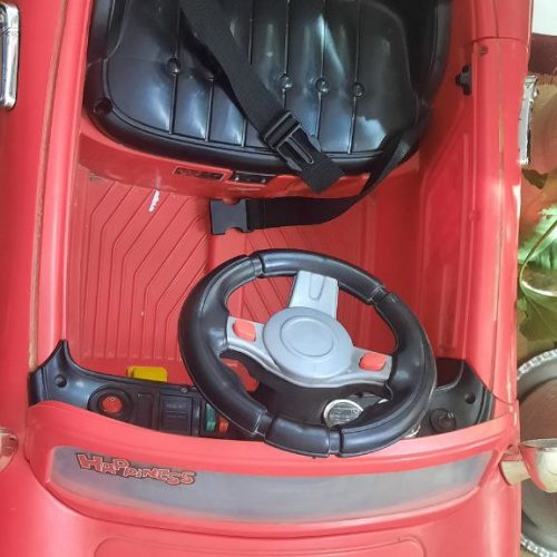 ماشین شارژی در حد نو سالم و تمیز