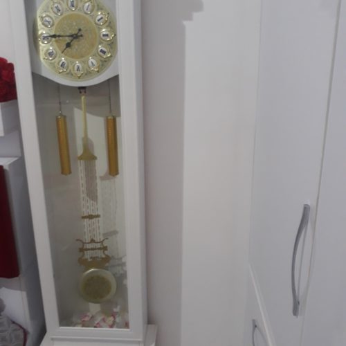 ساعت ایستاده سفید