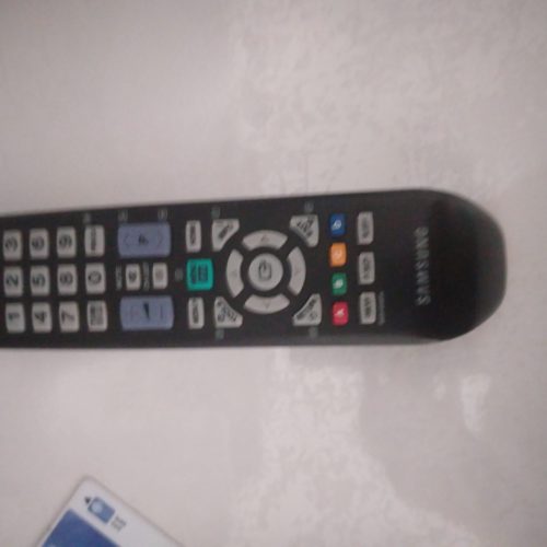 تلویزیون سامسونگ 42اینچ بدون هیچ خرابی باکنترل خود