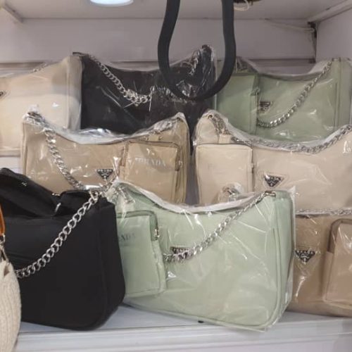 فروشنده خانم