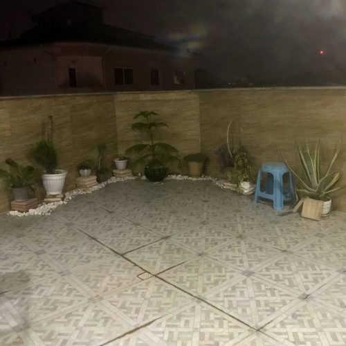 یک دستگاه آپارتمان پنت هاوس دار تابستانی خنک وغروبی زیبا