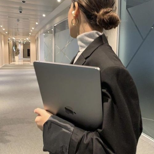 ادمین( مسلط به تمام بخش های ادمینی و اینستاگرام  )