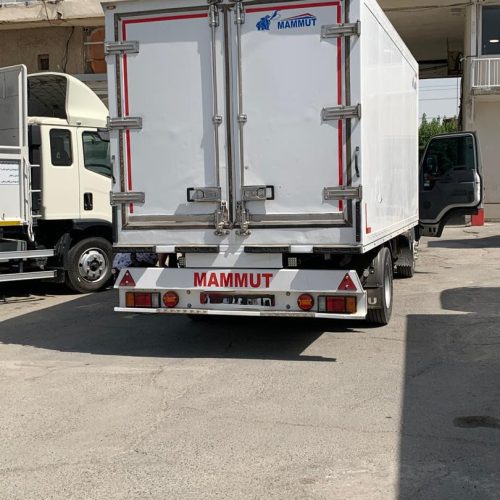 فروش یخچال ایسوزو 6تن کاملا تمیز و نو موتور پنگوئن یخچال ماموت بدون هیچ زدگی