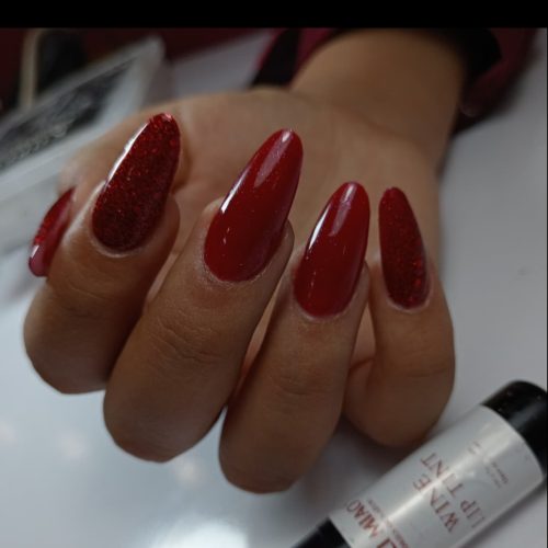 خدمات تخصصی کاشت ناخن