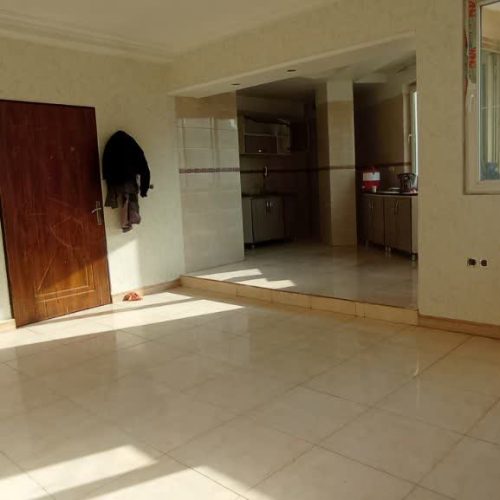 بازسازی شده..  کف سرامیک..  تک واحد..  آسانسور دار..  امکان تخفیف هست