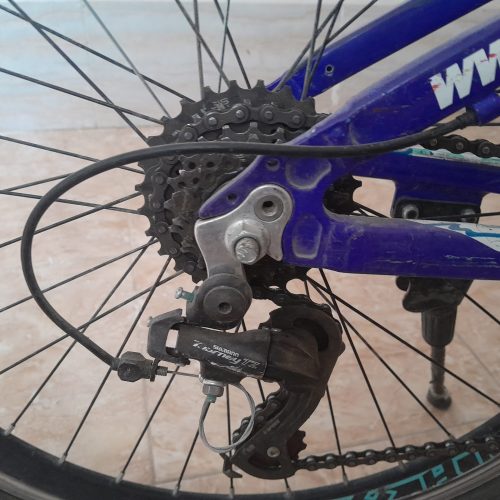 دوچرخه حتا گل های تایر سالم هست و یک سال 2سال کسی سوار نشوده است و چیز های مهم چرخ فابریک می باشد رنگ فابریک