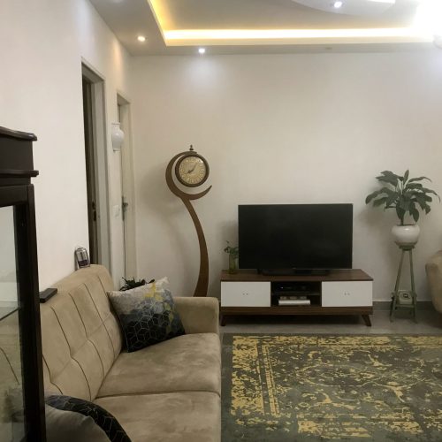 یک دستگاه آپارتمان پنت هاوس دار تابستانی خنک وغروبی زیبا