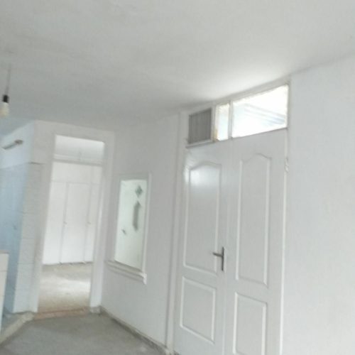 یک مسکن دربستی سه طبقه اجاره داده می‌شود  واسه سه خانواده