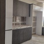 کابینت نو طرح بتونی جدید رنگ طوسی. وسفید به ابعاد5متر