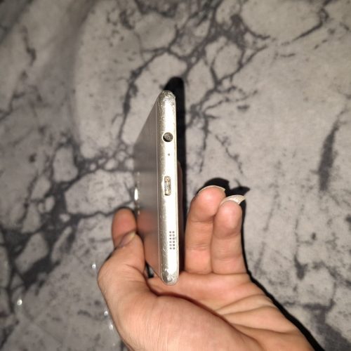 Samsung c7000 گوشی کمیاب، ‌نیاز به ال‌سی‌دی