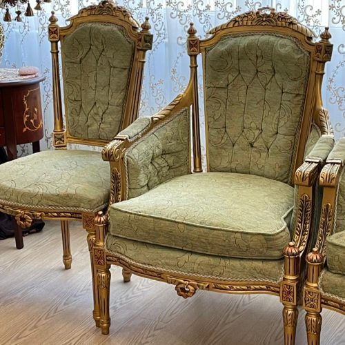 مبل سلطتنی بسیار تمیز