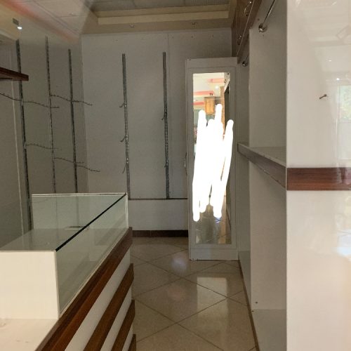 مغازه با ویترین