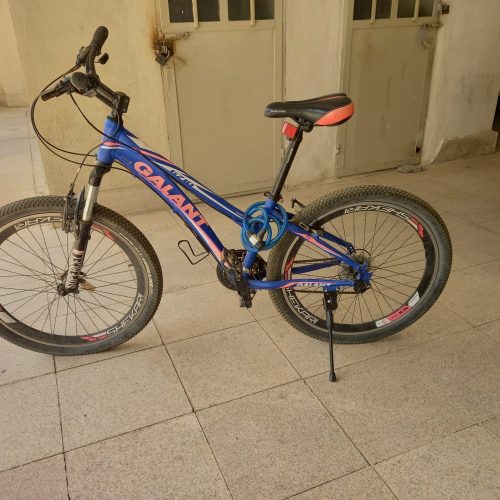 فروش دوچرخه ی دنده ای سالم به همراه باربند دوچرخه