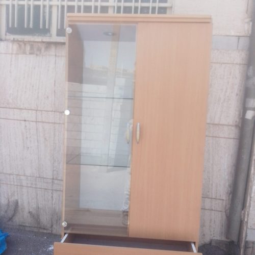 یک کمد دکوراسیون در حد نو فروشی