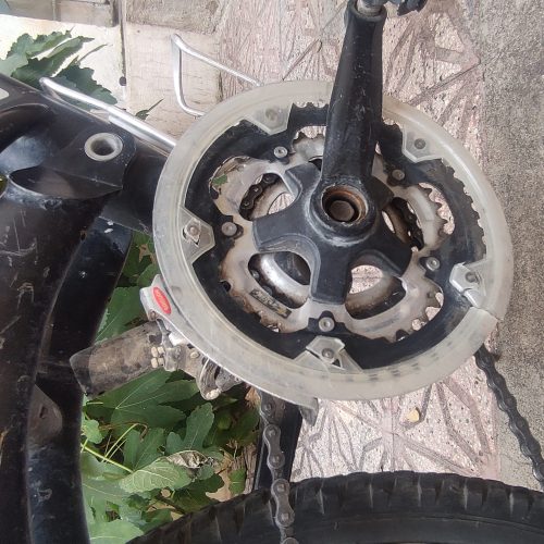 دوچرخه کوهستانی ترمز دیسکی و دنده موتوری می باشد