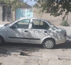 تیبا صندوقدار سفید مدل 93